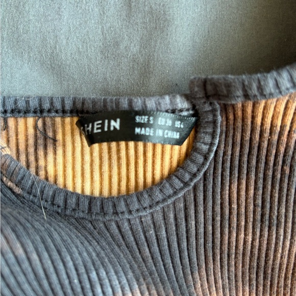 SHEIN Black and Orange Ribbed Crop Tank Top - Picture 2 of 3